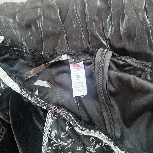 Alterego Deluxe Vampire Dress (XL) - Picture 8 of 8